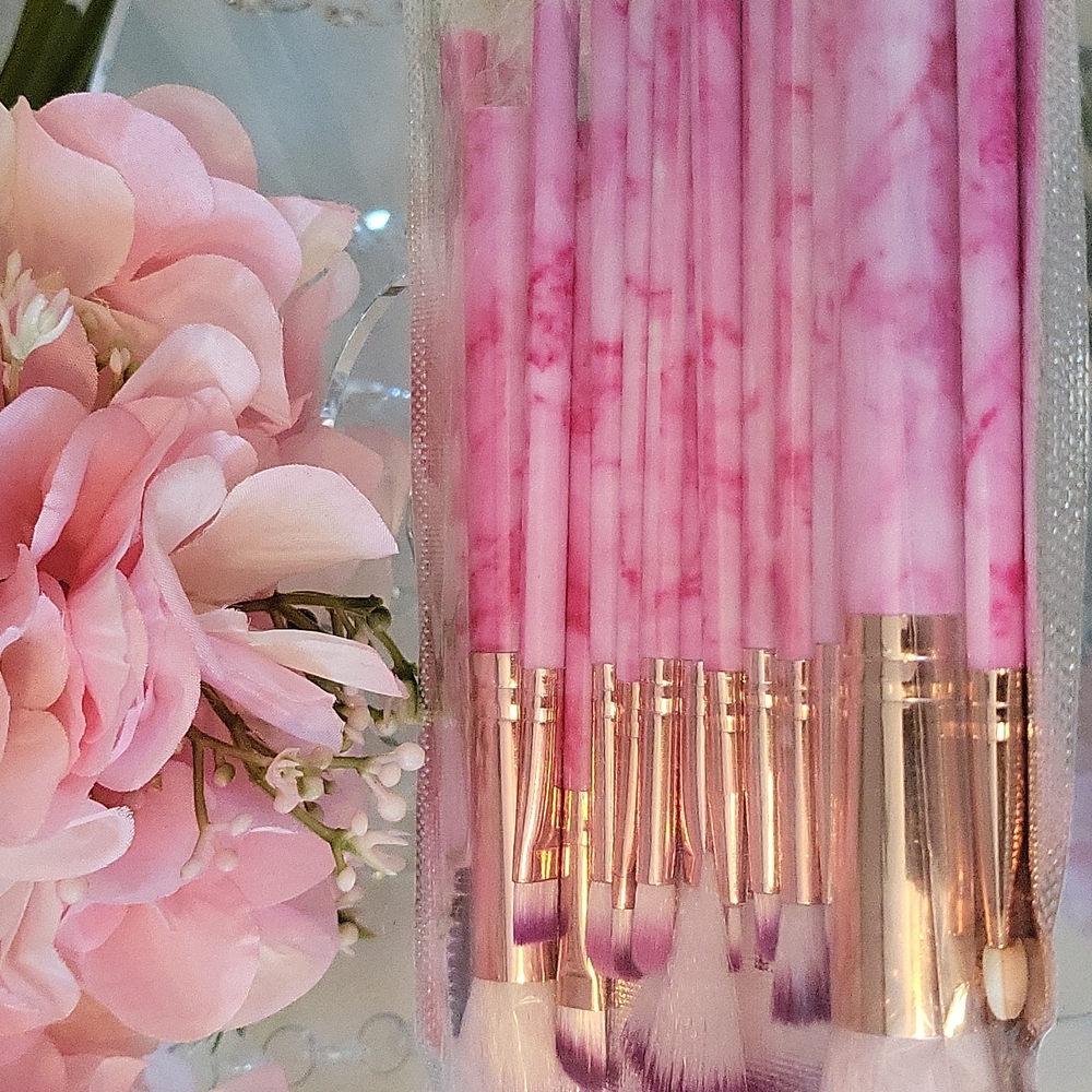 *NWT* 15-Piece Makeup Brush Set-Pink